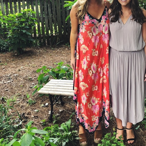 Tolani Dresses & Skirts - Tolani floral hankerchief dress